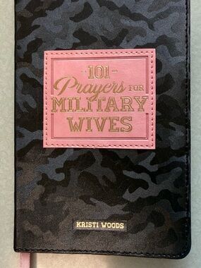 101 Prayers for Military Wives - Pink & Black Prayer Journal by